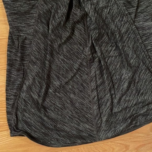 Women’s Lululemon Grey Tank Top Size 2 - Picture 5 of 5
